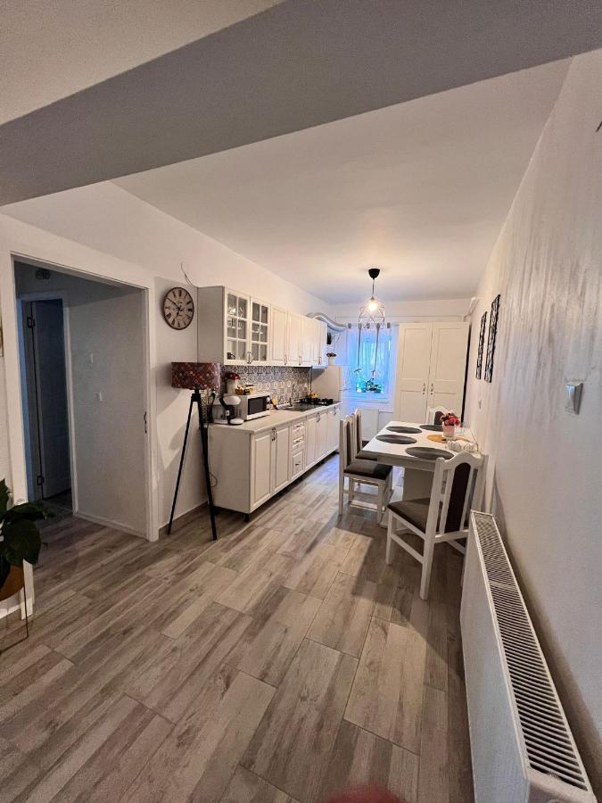 Apartment Sweet *